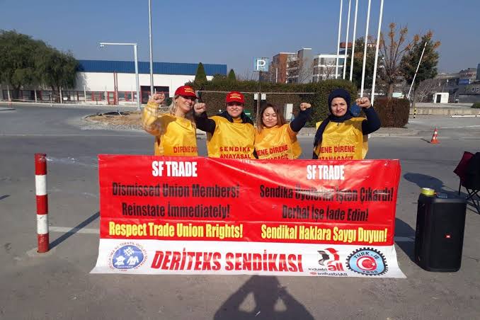 cihaniscicigli's tweet photo. #sfişçilerine200bintazminat
 tüm Sınıf dostlarını dayanışmaya çağırıyoruz 
#sfişçilerine200bintazminat 

Duruşma Gün ve Tarihi
YER:BÖLGE ADLİYE MAHKEMESİ(7. ASLİYE TİCARET)
TARİH:10.9.2020
SAAT:09.30 https://t.co/DNmzfZbDKU