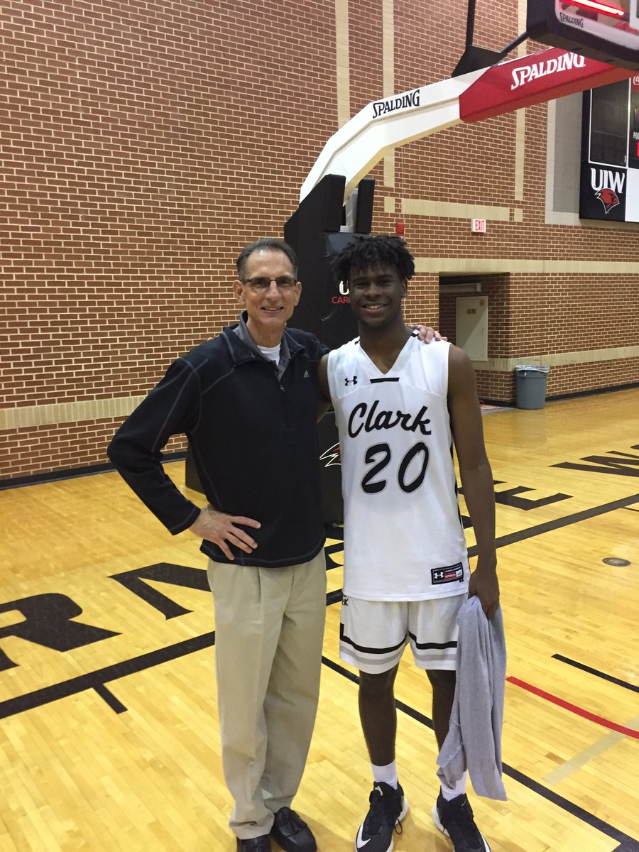 SteveSylestine's tweet photo. Thanks cl of 2018 Clark Cougar Mike Gray for visiting w our 🐾🏀 guys tday on Zoom. Good player and great person. Playing ball at Oakwood University in Huntsville AL. https://t.co/JEHBUIE8zB