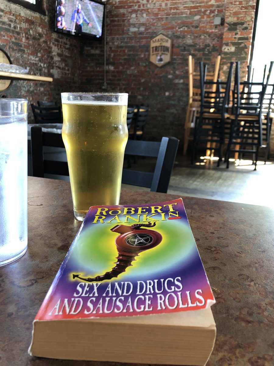 jamesslaven's tweet photo. Hiking and beer day stop 3: @TritonBrewing with a Pale Splitter. https://t.co/g21I5X3UH4