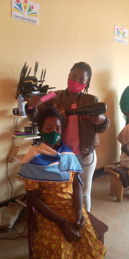 LwdWork's tweet photo. Girls, keep developing your skills and self confidence through LWD's #ONJOBLEARNING programme. Surely your #DREAMS will come true very soon. @YWCARwanda @KicukiroDistr @AMPLIFY_girls https://t.co/mgny0M7RuD