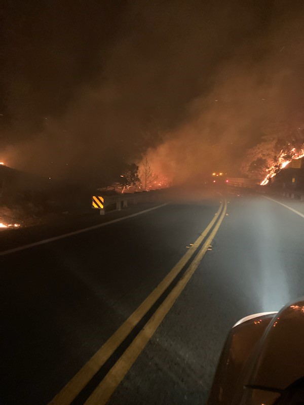 CaltransDist3's tweet photo. Like our police and fire partners, Caltrans also assists with emergency response during natural disasters. Thanks to our maintenance crews working 24/7 on SR-162 in @CountyofButte to assist with evacuations and highway closures for safety. #BearFire #NorthComplexFire https://t.co/RauWlhrVWw