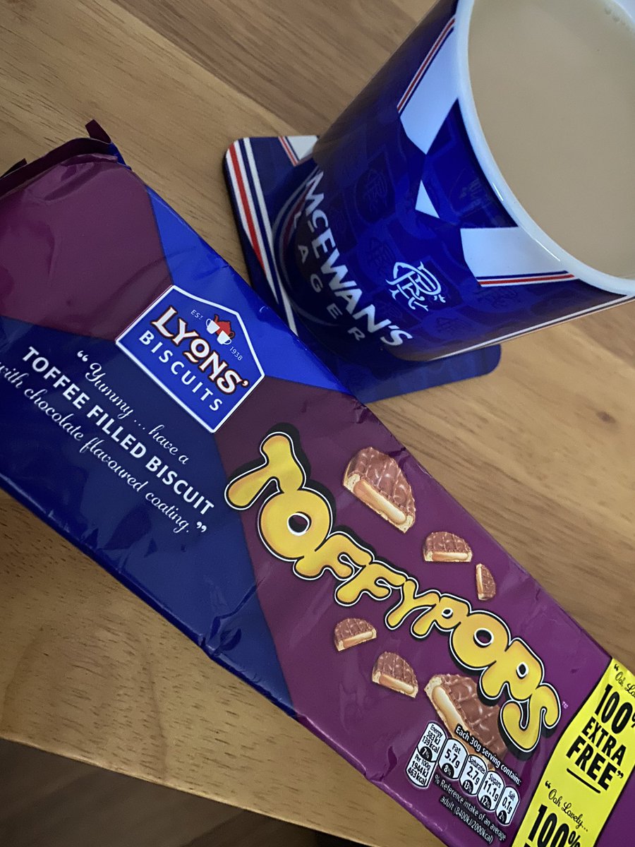 Beaney1872's tweet photo. Bet I can’t open these without finishing the full packet... 🤤😐#Fatmode https://t.co/1w12L2r0wz