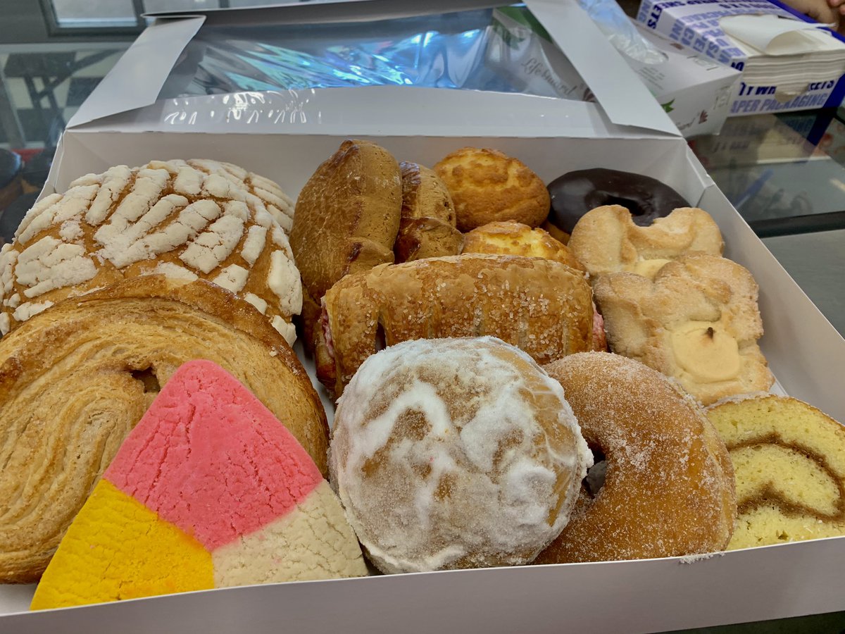 DianaPaulinaLo1's tweet photo. Anyone else crave pan dulce once you feel the weather get slightly colder ?? CAUSE SAME ! 🤤🤤🤤 
Cakes by Edith in Taylorsville offers a variety of delicious pan dulce for all your cravings ! 🤤🤤🤤🔥🔥 https://t.co/Ui24oxO5Bs