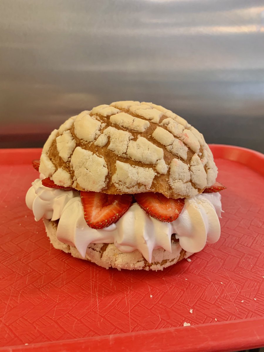 DianaPaulinaLo1's tweet photo. Anyone else crave pan dulce once you feel the weather get slightly colder ?? CAUSE SAME ! 🤤🤤🤤 
Cakes by Edith in Taylorsville offers a variety of delicious pan dulce for all your cravings ! 🤤🤤🤤🔥🔥 https://t.co/Ui24oxO5Bs