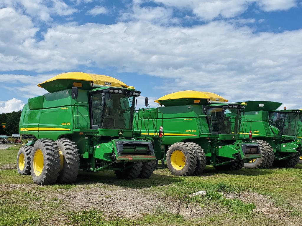 For Sale:
9870 sts, approx 1650 sep hours
40' MacDon FD70
915P pickup head.
DM for particulars.