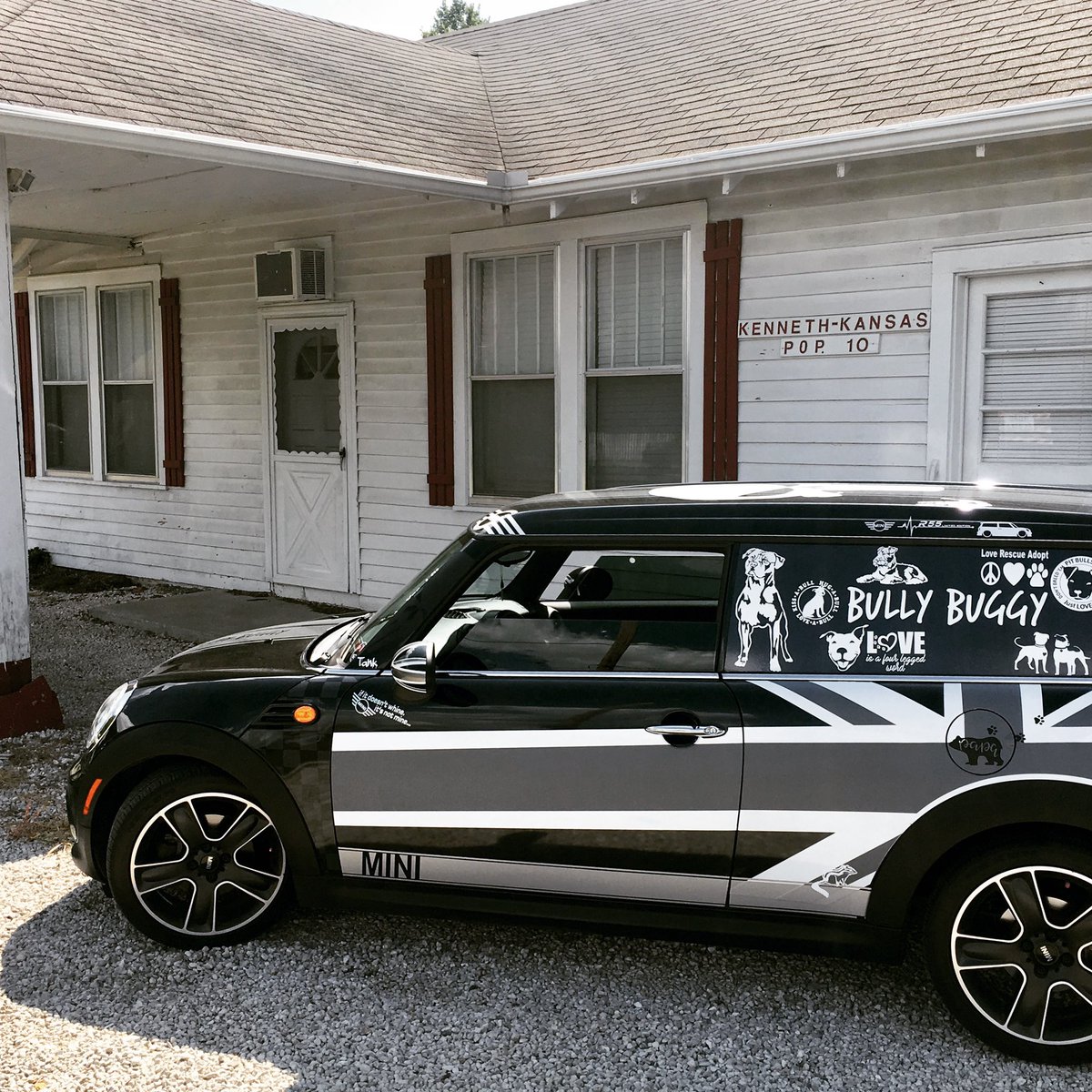 vulcan_forge's tweet photo. Mini Cooper Clubvan, the rarest Mini model in the USA #tanktheclubvan #rareoneof50 #tattoominicooper #tattoomini  #bullybuggy #kansassmalltowns #minicooper https://t.co/Cv4efSz9PX