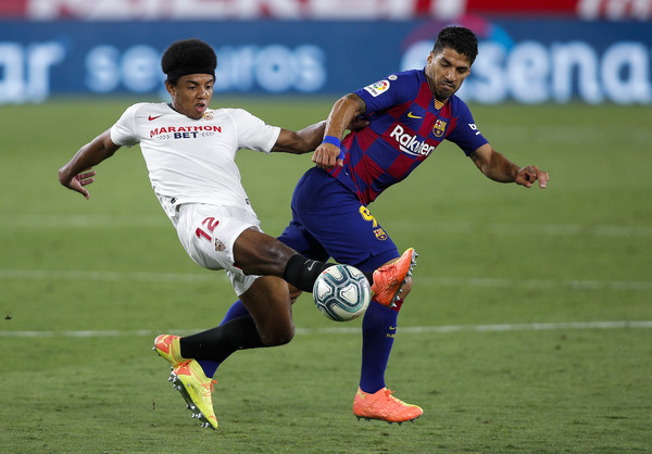 Standing at 180 cm tall, Jules Koundé is also packed with some exciting technical abilities. He can play both as a left and right centre-back and has the ability to play with both feet which allows Lopetegui to deploy him a right-back or a left-back at times.