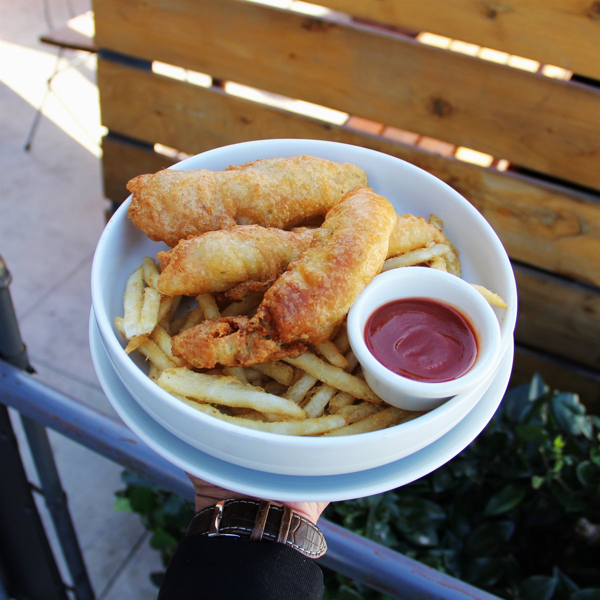 Chicken Tenders &amp; Fries! We all have guilty pleasures. 🤤 #GG1956 #NewportCoast

𝐖𝐞'𝐫𝐞 𝐎𝐩𝐞𝐧! - 𝐏𝐚𝐭𝐢𝐨 - 𝐇𝐚𝐩𝐩𝐲 𝐇𝐨𝐮𝐫 𝟐𝐏𝐌-𝟕𝐏𝐌

Online ordering &amp; no waiting 👍🛒
thecurehb.com/order
