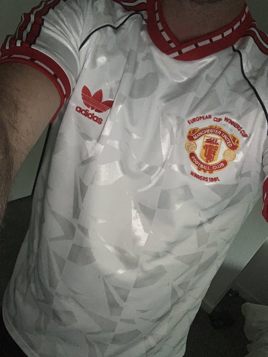 tomtbrookes's tweet photo. First 5 a side game since lockdown and I’m retro ready. Great quality shirt @classic_retros now to score some sparky style  goals #sparky #retro https://t.co/SjxYZ6nb2P