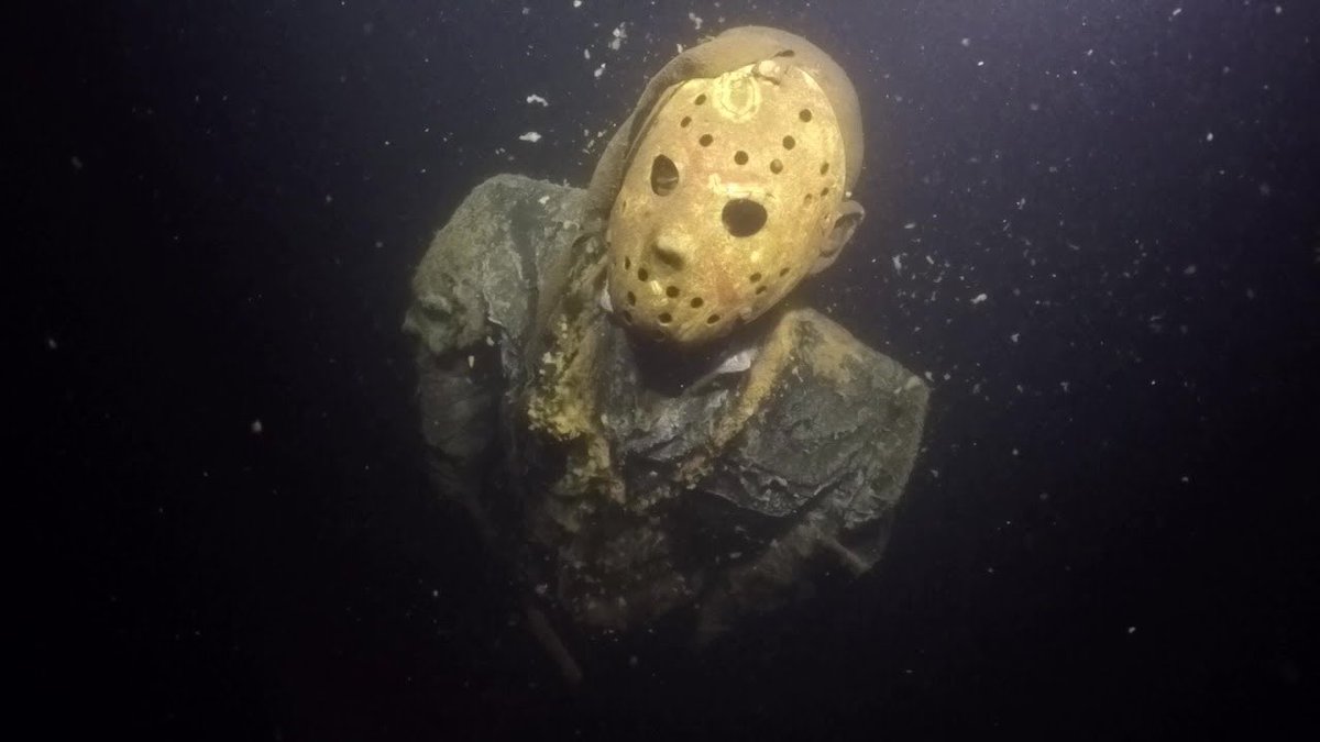 OnALighter_Note's tweet photo. Good morning: did you know there's a life-size Jason Vorhees statue standing 120 ft down in Crystal Lake in Minnesota 🙃🙃 https://t.co/iCZGNXRgj8
