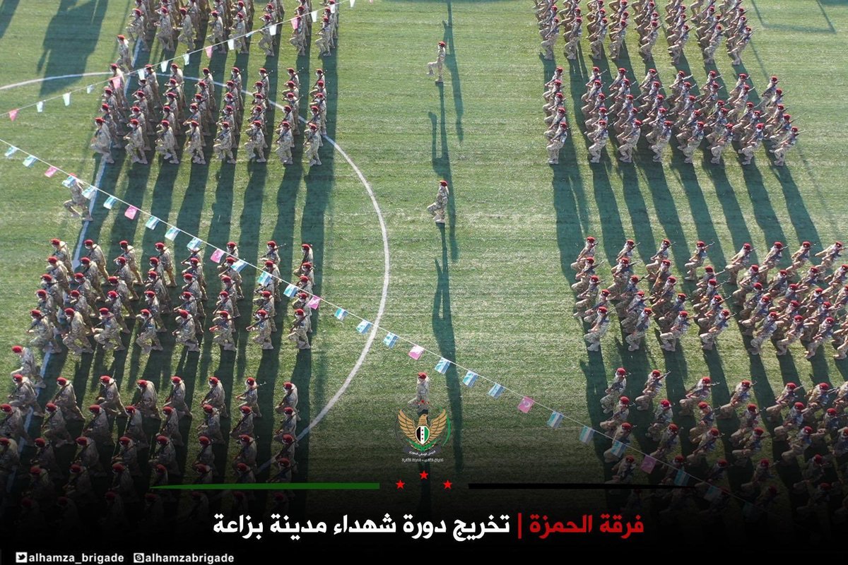 rusencenter's tweet image. Suriye&apos;li Türkmenlerden oluşan Hamza Özel Kuvvetler Tümeni Askeri Akademisi, yeni mezunlarını verdi.