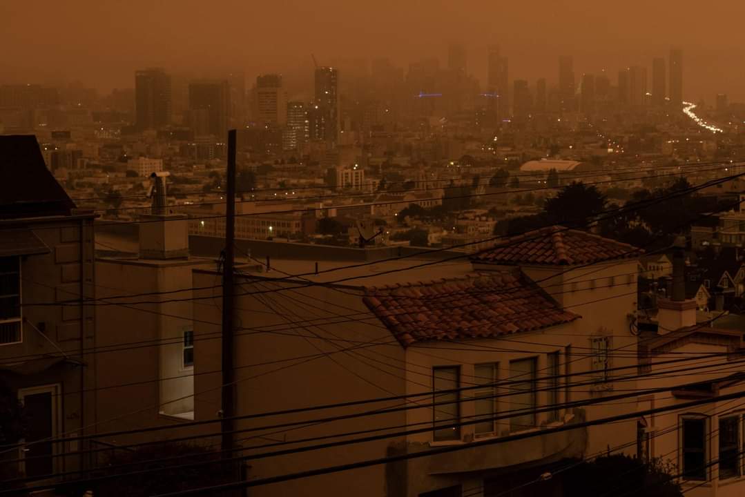 labotargamx's tweet photo. San Francisco, California en estos momentos se ve así, debido a los grandes incendios que afectan en el estado🔥🥺 #USA #California #californiafire https://t.co/LzFhzVHHba