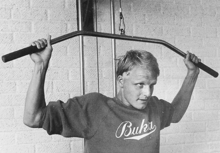 LCFCprogs's tweet photo. #RandomLCFC 🦊
A battle-scarred #SimonMorgan pumping iron…
#LCFC https://t.co/XeeO26pxmS