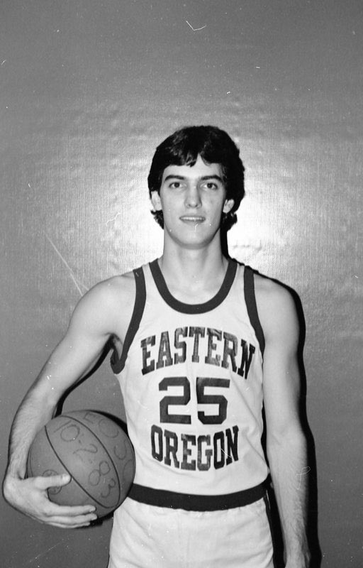 EOUAthletics's tweet photo. ALUMNI SPOTLIGHT ✨ Eastern alumnus JT Higgins became a Hall of Fame Golf Coach and recently accepted the head coaching position for USC golf. Hear his full story by clicking on the link in our bio! #MountUp https://t.co/ma4vpEAreL