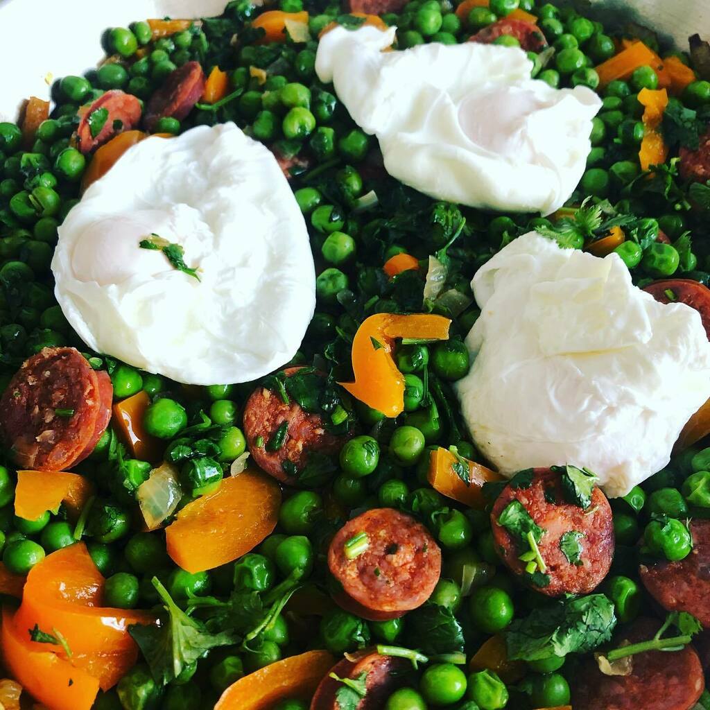 SuButcher's tweet photo. Algarve Peas with Eggs
#cookingfordad
#lowcarb
#lowcarbdinner
#gotoworkonanegg
#chorizo
#coriander https://t.co/Tl3NrH7pO2 https://t.co/4w6bSbCqLC
