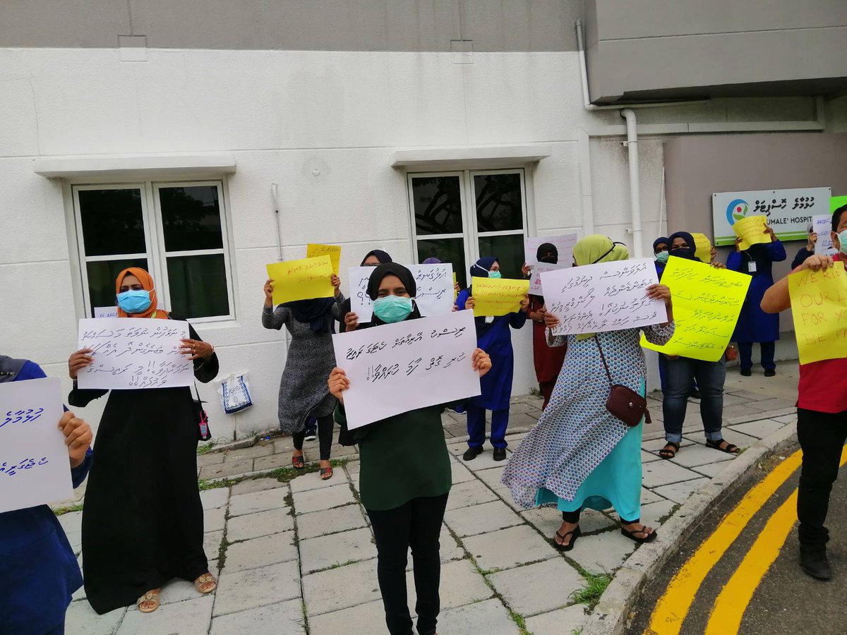 DrMohamedAthif's tweet photo. When nurses stood on a silent strike due to unfair distribution of COVID 19 risk allowance they were threatened &amp; demoted @HMH_mv.This is a threat to democracy  &amp; contrary to what  @MohamedNasheed thought the new generation.@ibusolih don't be a dictator. @hrw @caron_rohsler https://t.co/zwX3JTGnT9