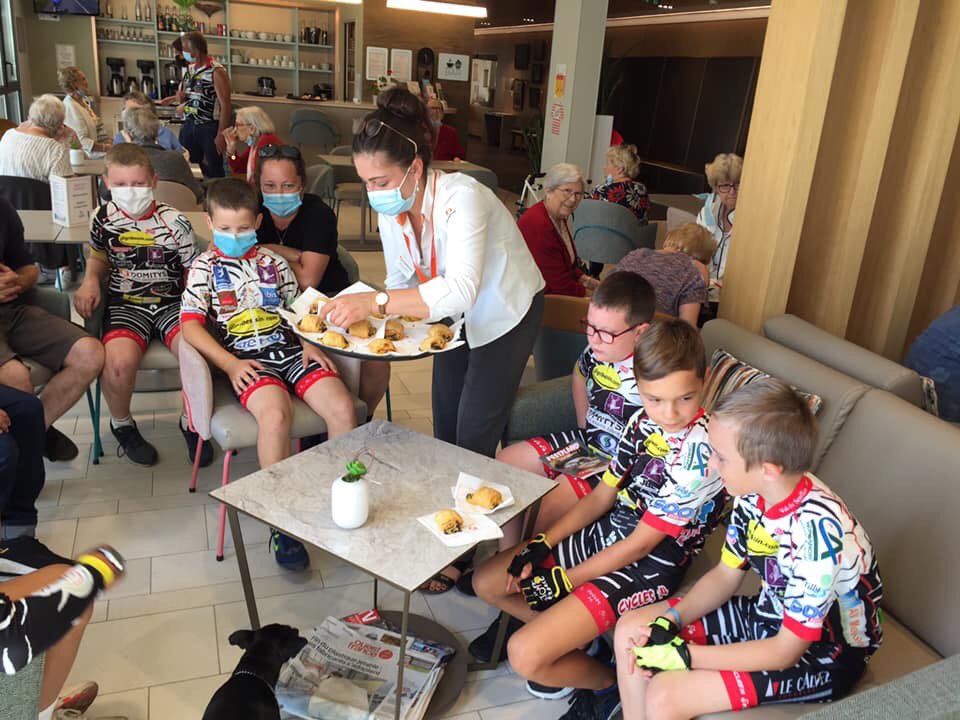 UcTilly14's tweet photo. Aujourd'hui un joli moment de partage intergénérationnel pour nos petits zèbres 🚴‍♂️🚴‍♀️

Séance de jeux d'adresse et de sprints à la résidence pour personnes âgées Domitys Caen.
Puis un goûter partagé ensemble !

Merci pour votre accueil.

@AegideDomitys https://t.co/zOMI9XGYYf