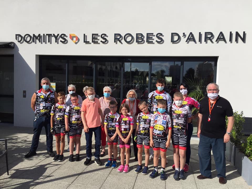 UcTilly14's tweet photo. Aujourd'hui un joli moment de partage intergénérationnel pour nos petits zèbres 🚴‍♂️🚴‍♀️

Séance de jeux d'adresse et de sprints à la résidence pour personnes âgées Domitys Caen.
Puis un goûter partagé ensemble !

Merci pour votre accueil.

@AegideDomitys https://t.co/zOMI9XGYYf