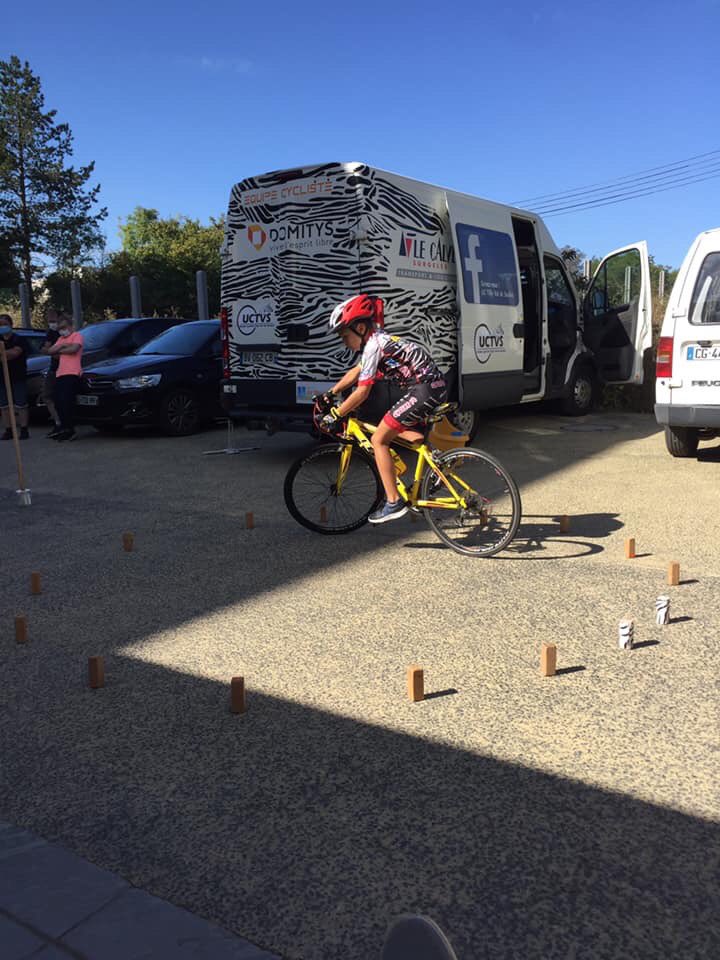 UcTilly14's tweet photo. Aujourd'hui un joli moment de partage intergénérationnel pour nos petits zèbres 🚴‍♂️🚴‍♀️

Séance de jeux d'adresse et de sprints à la résidence pour personnes âgées Domitys Caen.
Puis un goûter partagé ensemble !

Merci pour votre accueil.

@AegideDomitys https://t.co/zOMI9XGYYf