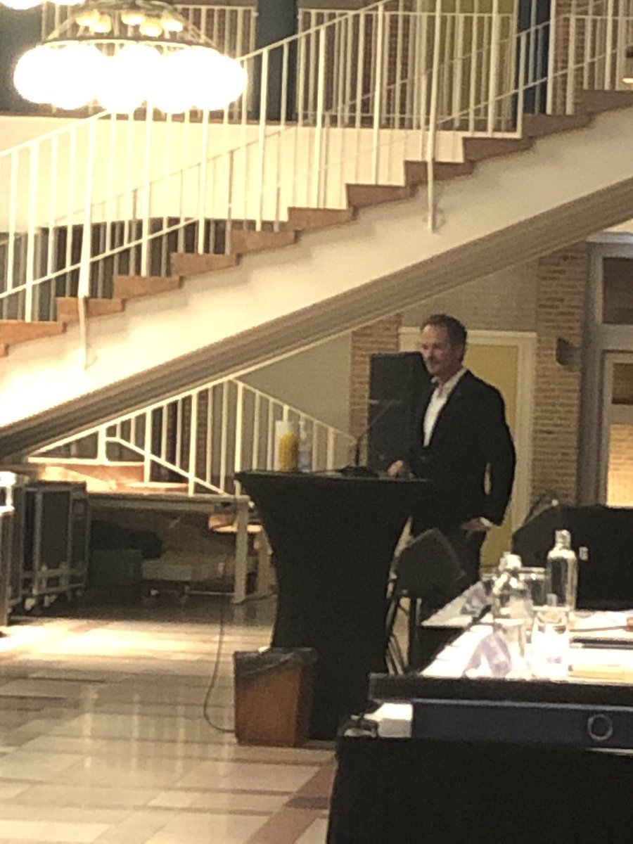 Fractievoorzitter <a href="/D66Hengelo/">D66 Hengelo</a> @marctenbarge vertrekt uit de Gemeenteraad <a href="/gemeentehengelo/">Gemeente Hengelo</a>  Marc, grote dank voor de bijzonder fijne samenwerking die we hadden. Tijdens de campagne ‘18, de coalitie-onderhandelingen en deze Raadsperiode. De Raadspenning is welverdiend.