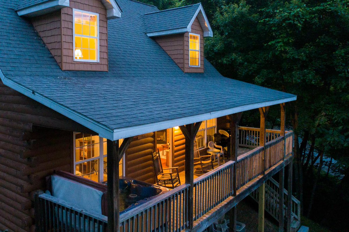 SundogVacations's tweet photo. At Our Pinnacle, let time slow down and your worries fade away while you take in the mountain views.

✔️ 1 king, 1 queen, 4 twins
✔️ Hot tub
✔️ Gas fireplace
✔️ Grill
✔️ Close to WCU

Check out all of its features at https://t.co/fbR0zuiVVb https://t.co/s8xhPW4f8W