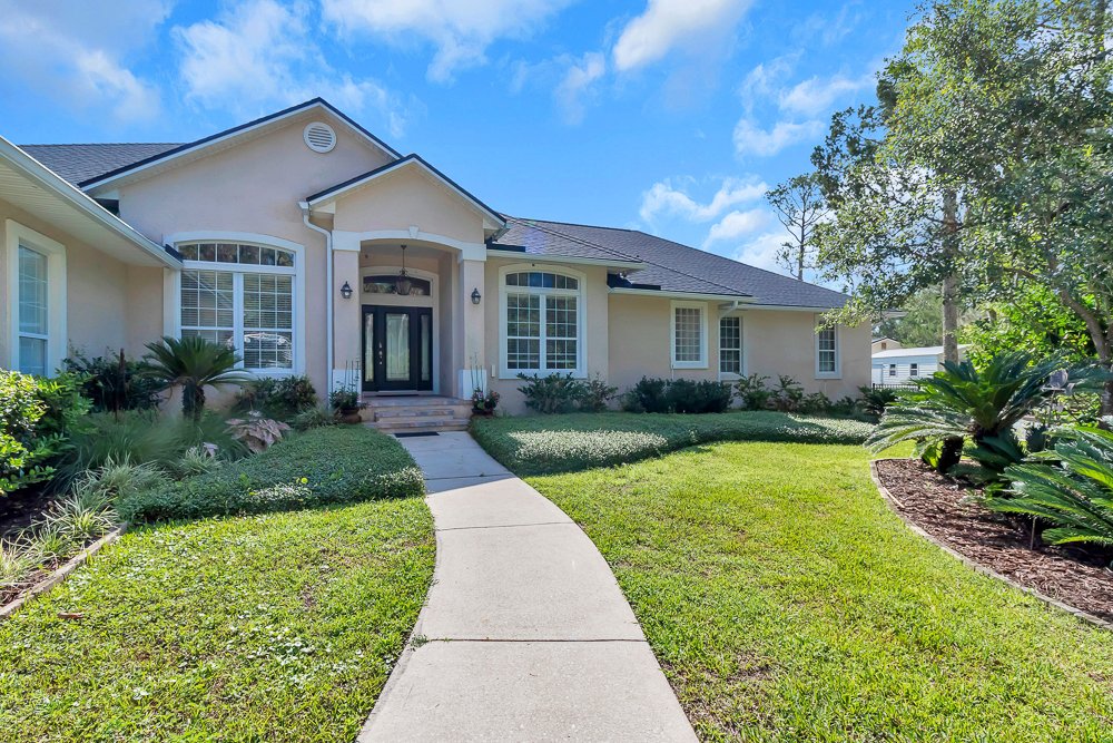 SuncastleProps's tweet image. Are you looking for that perfect spot away from it all to call home, look no further. This beautiful 5 bedroom 4 bath home on the intercoastal has it all! Call today to schedule a showing. 
suncastleproperties.com/vacation-renta…