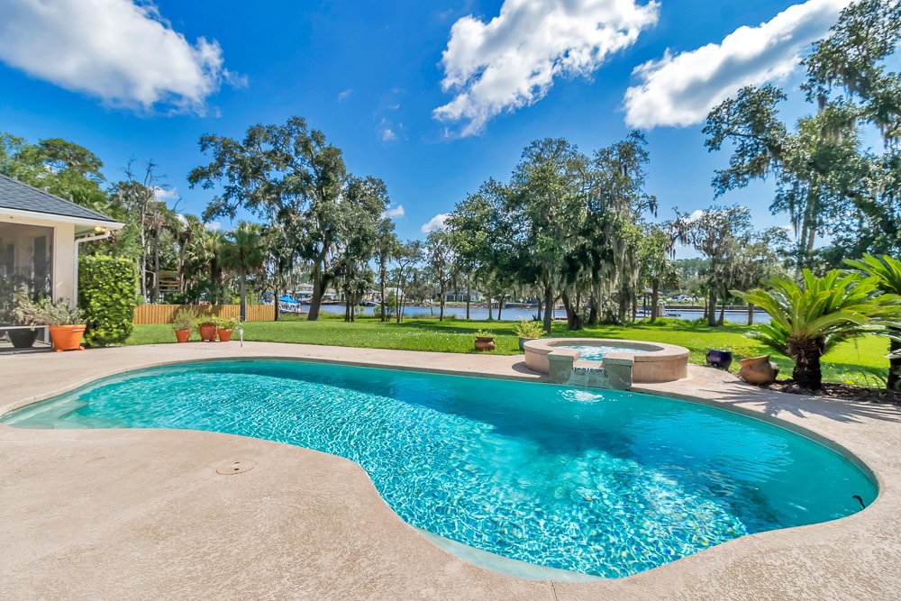 SuncastleProps's tweet image. Are you looking for that perfect spot away from it all to call home, look no further. This beautiful 5 bedroom 4 bath home on the intercoastal has it all! Call today to schedule a showing. 
suncastleproperties.com/vacation-renta…