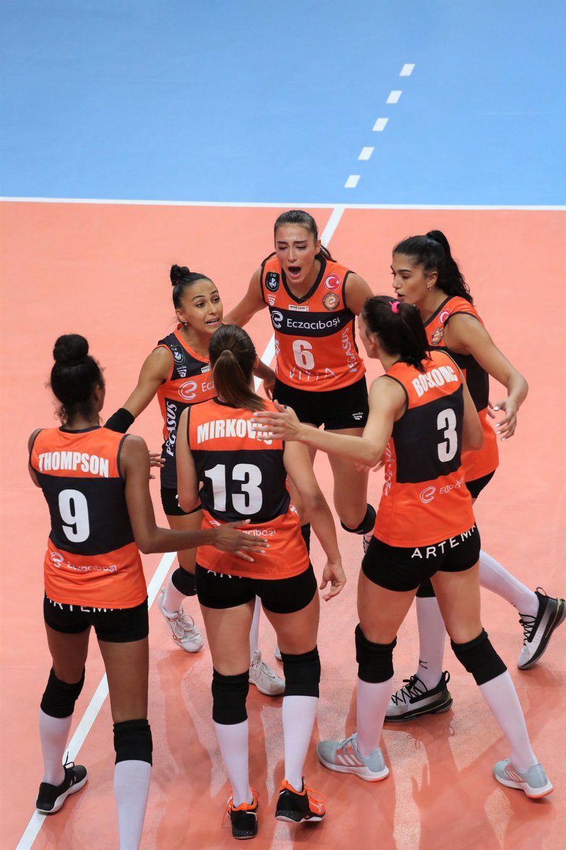 2020 Kadınlar AXA Sigorta Şampiyonlar Kupası'nda VakıfBank'ı 3-2 yenen Eczacıbaşı VitrA şampiyon oldu👏