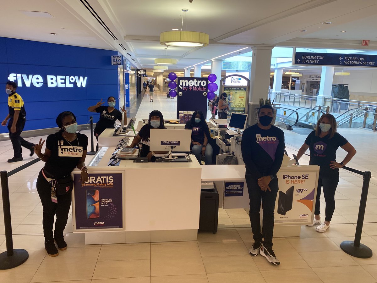 And just like that we’re BACK!!!!  Metro by T-Mobile Team Kings Plaza Mall fired up and ready to go.  ⁦<a href="/shanika22340369/">Shanika</a>
@HannaParedes17 ⁦<a href="/Rwahba08/">Rania Wahba</a>⁩ ⁦<a href="/meganpanicucci/">Megan Panicucci</a>⁩