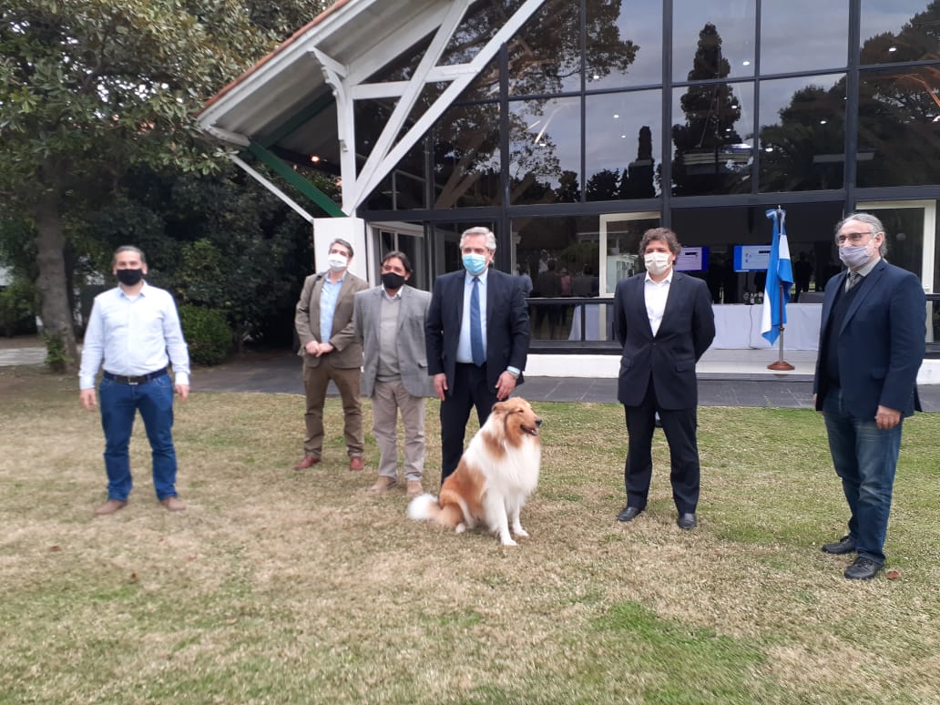 jmfernandeza's tweet photo. Con la confianza de @alferdez y @LEBasterra, y en articulación con los gobiernos provinciales, el equipo de DIPROSE asume con responsabilidad la gestión de la inversión internacional por el #DesarrolloRural orientado a la agricultura familiar, campesina e indígena. https://t.co/1mmcHJsfkq