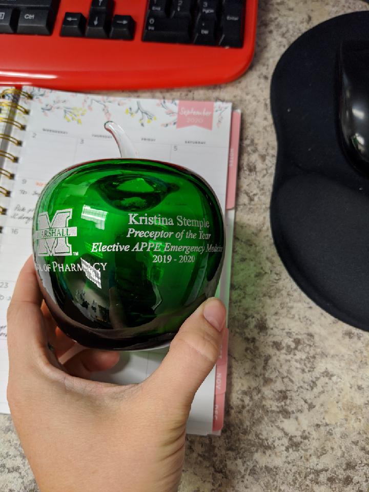 stEMple_pharmd's tweet photo. Forgive my humble brag but Im just too excited. As my first year as a preceptor post residency I received the wonderful award as Preceptor of the Year. Thankful for students and for preceptors who taught me to be the best preceptor I can be (@EmergPharm @RxEmergency) https://t.co/OUmvkPJPzo