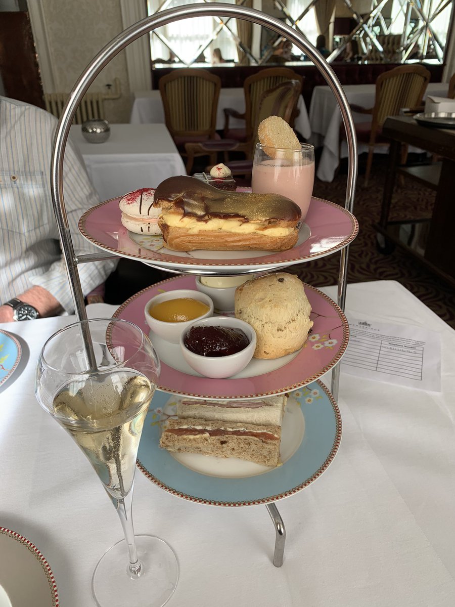 lindamorgan109's tweet image. Gorgeous afternoon tea with Ricardo @wentbridgehouse One traditional and one Proper Yorkshire. #afternoontea #properyorkshire #wentbridgehouse #champagne #fabulousasalways