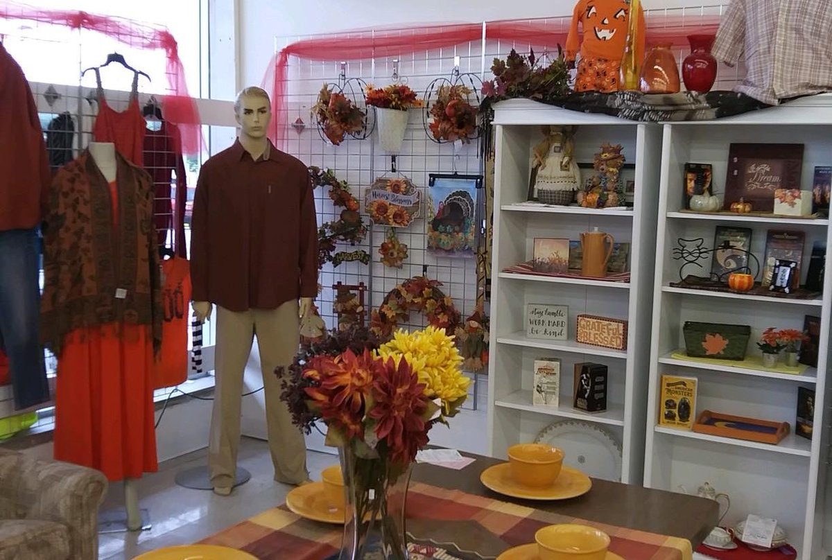 Fall has arrived at our store at 4050 E State St. 🍂🍁🏺🏵🧡

#autumn #fall #september