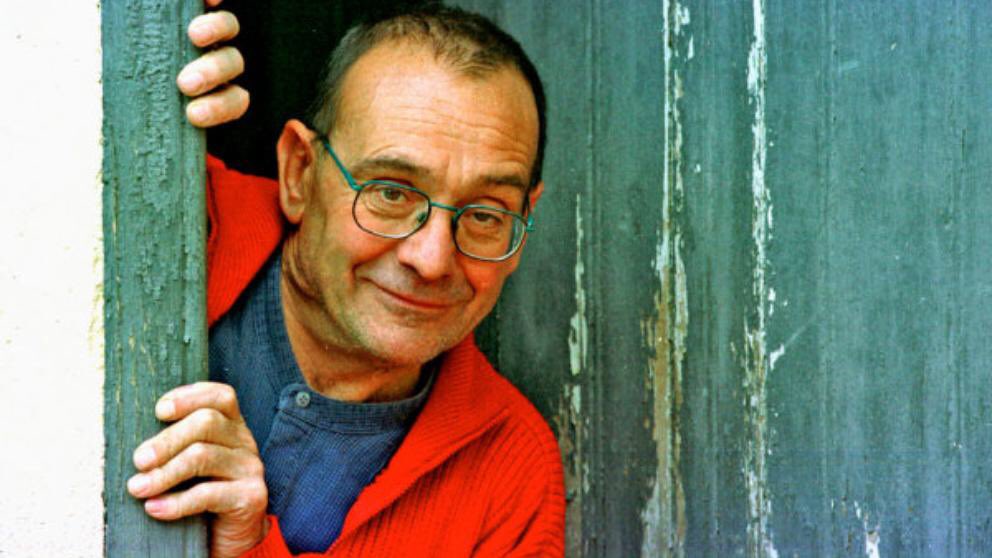 Ha mort el pare Manel. Amb la seva aparent fragilitat tenia la força dels que no s’aturen mai. En cada visita a Lledoners era evident com erets estimat pels interns. Una vida coherent compromesa amb els més febles i també amb la independència del país. Plorem la teva absència.