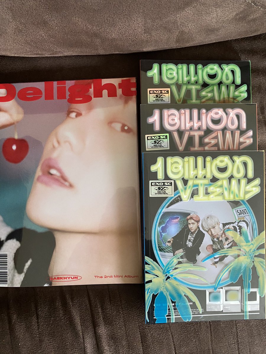 waa_waas's tweet photo. My albums came today π
#EXOUSAUnionGO #LayUSAUnionGO https://t.co/aK8YSmadQe