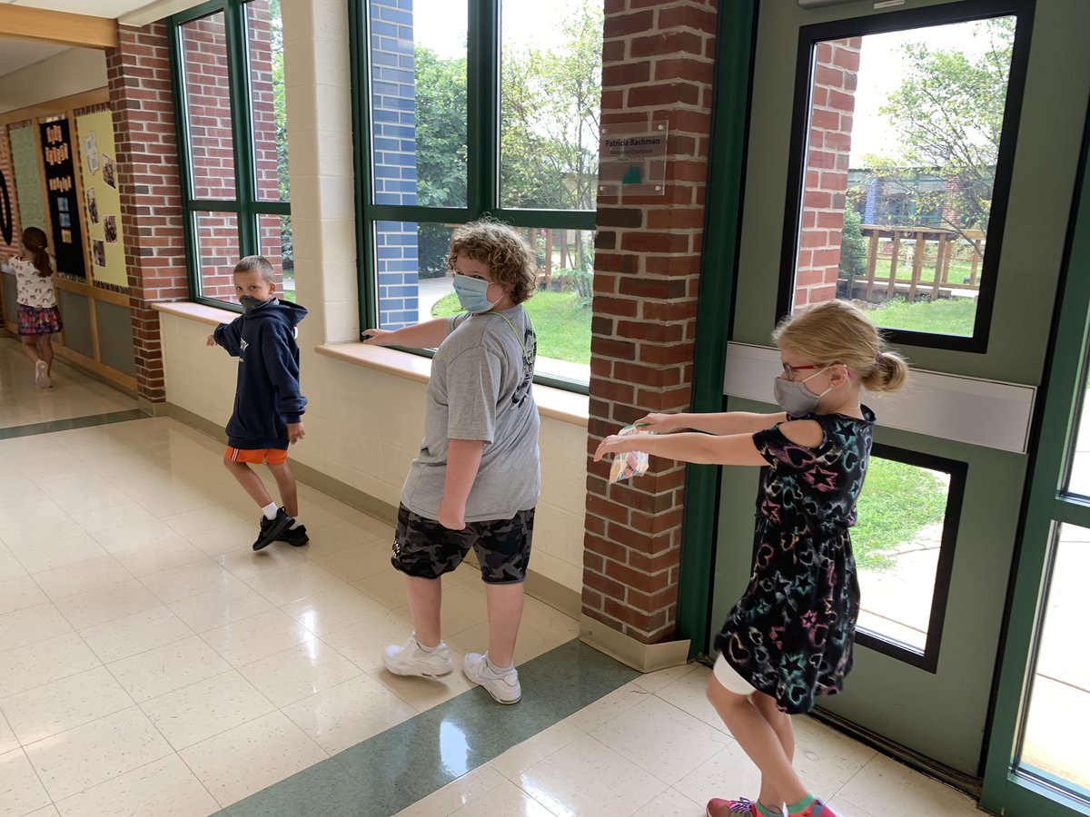 pinestreetelem's tweet photo. Spent the better part of my day covering recess duty for teachers. @PalmyraSchools #ItTakesaVillage #LoveTheTribeIWorkWith #PineStrong https://t.co/iHRhgKIjJp