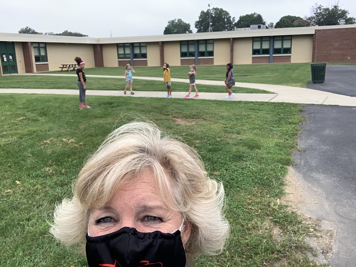 pinestreetelem's tweet photo. Spent the better part of my day covering recess duty for teachers. @PalmyraSchools #ItTakesaVillage #LoveTheTribeIWorkWith #PineStrong https://t.co/iHRhgKIjJp