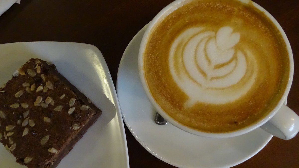 TeGourmetCoffee's tweet photo. Recordamos esos bonitos tiempos en los que nos reuníamos alrededor de una taza de café ❤️ compartíamos risas, historias y cosas importantes. 
Recuerdas cuál fue tu momento? ☕️😊🤗
#cafe #cafedeespecialidad #romasur #cdmx #amor #amistad #recordandoviejostiempos #estaremosdevuelta https://t.co/KUw4wvU8Yx