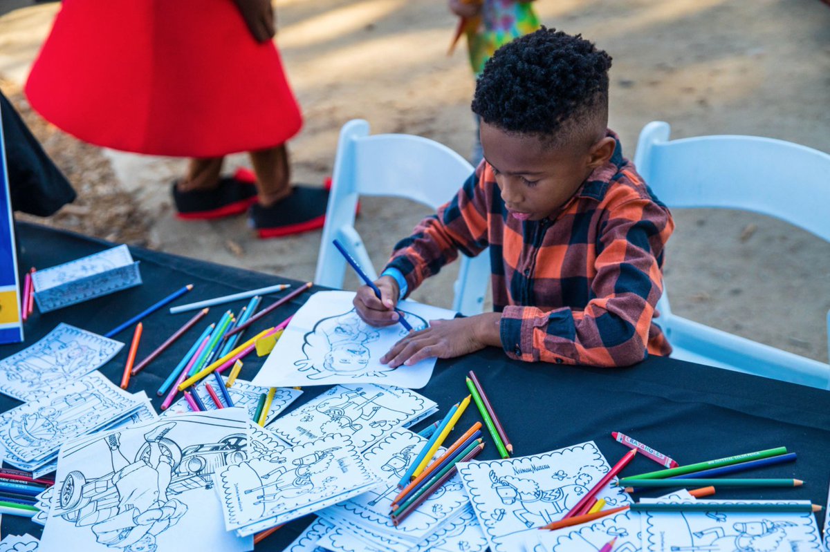 The world is your canvas. Create the reality YOU want!

#motivationalquotes #multiculturalfamily #multiculturaleducation  #diversityisbeautiful #blackvoices #minoritystories  #colorquote