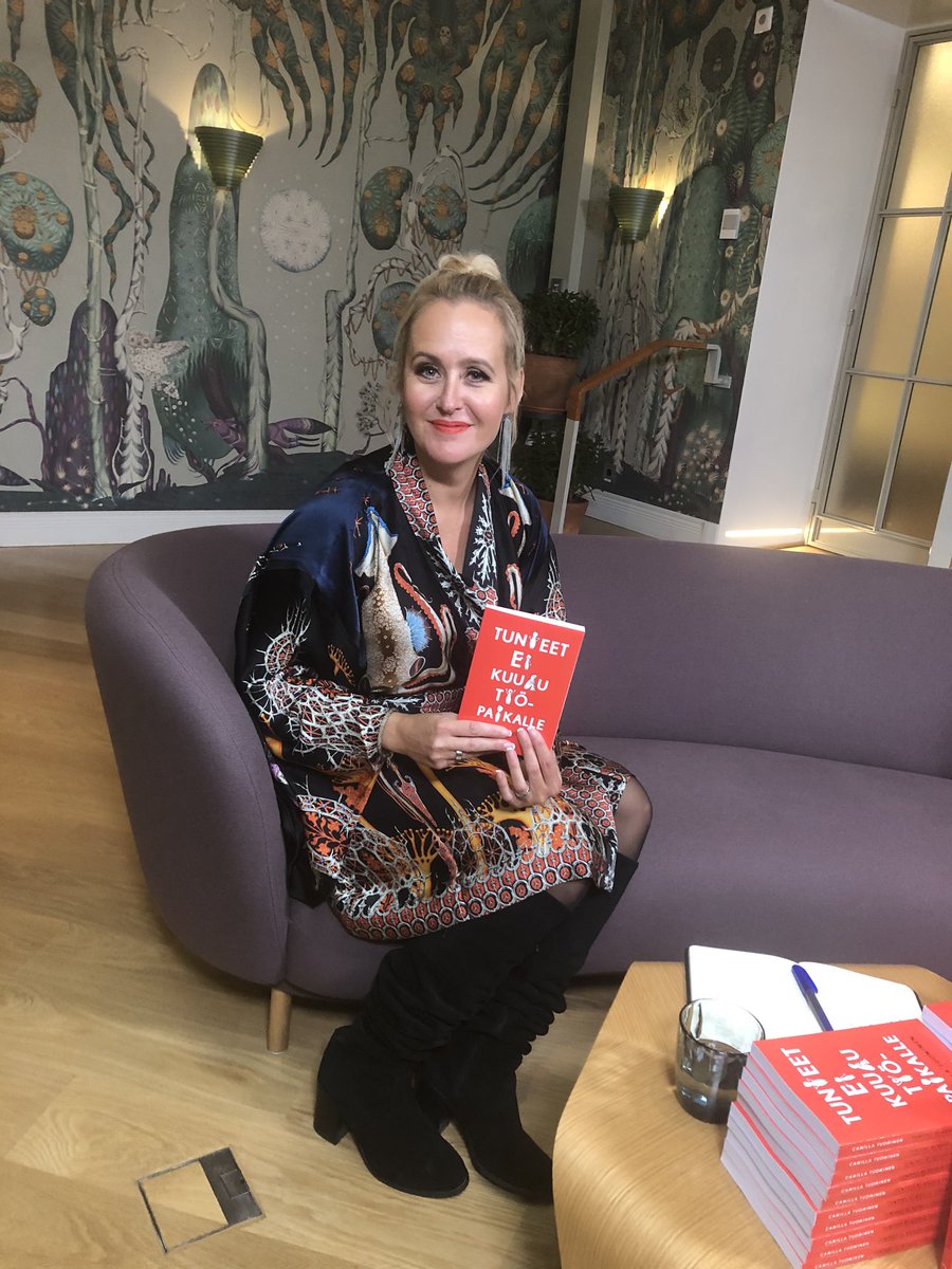 Rakkaan siskoni <a href="/CamillaTuominen/">Camilla Tuominen</a> virtuaaliset 3. kirjan #tunteeteikuulutyöpaikalle julkkarit. Nyt tärkeämpi aihe kuin koskaan! #emotionsmatter #BehindTheScenes #gocami