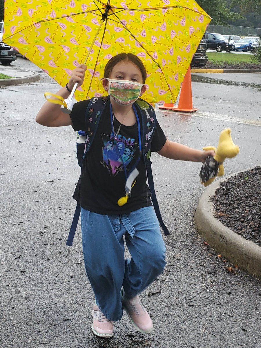 lisad275's tweet photo. HUGE smile under that mask after her first day back to school in person! New year, new school and she is thrilled!! https://t.co/VrYlb4dTNy