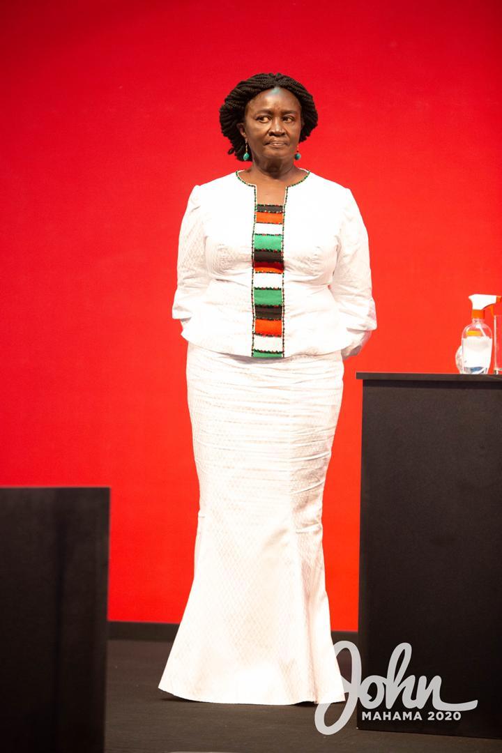 LampOil10's tweet photo. Brothers and sisters, behold the mother with abundant compassion, human development expert...the game changer
#JMandJane2020
#RescueMission2020
#GO4JM2020 https://t.co/RAKJlSirZF