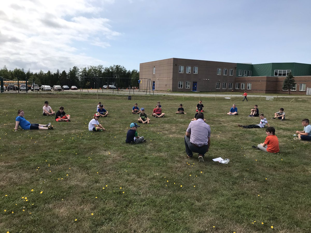BayviewEdCentre's tweet photo. Math class outside!!! https://t.co/6VEZfUcNhZ