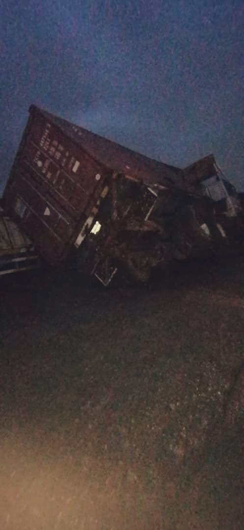 followlastma's tweet photo. [7:49PM] #Apapa #LiverpoolBridge #LASTMAAccidentReport 
Report of a lone accident on Liverpool bridge. Traffic is now being diverted through Liverpool roundabout.
@lasemasocial has been contacted for evacuation.
@TrafficChiefNG @trafficbutter @Gidi_Traffic 
#followLASTMA https://t.co/QKyPAcxMMr