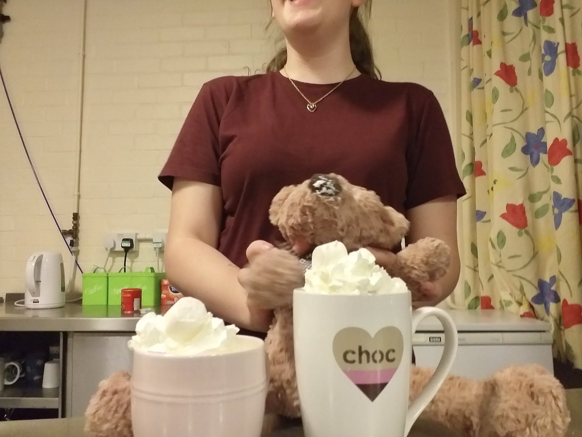 Msj_Boarding's tweet photo. Hatfield have been getting to know the new girls with games, hot chocolate &amp; a quiz. #induction #iloveboarding #startofterm https://t.co/qXVZdgmRiV