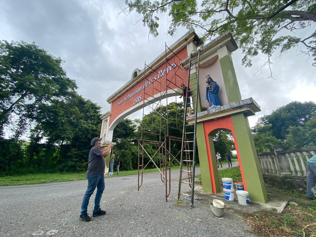 FelixR_JPSUV's tweet photo. #09Sep| Gracias a nuestro Gob. @MarcoTorresPSUV, y al compromiso del Equipo de la Dir. Cultura y Turismo de la @AlcaldiaSSebR, iniciamos el embellecimiento de las entradas que dan la Bienvenida a nuestros nativos y visitantes a la Ciudad Primogénita de nuestro Estado Aragueño. https://t.co/e88Y1AUodN