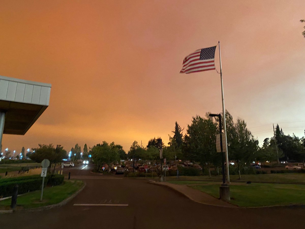 RonWyden's tweet photo. These jarring photos from my staff in Oregon show you just how dire the situation is right now. Our state is being pummeled by life-threatening fires and smoke. Entire communities have lost their homes or are prepared to. Ignoring the climate crisis is threatening lives. https://t.co/Yx3mMk19ya
