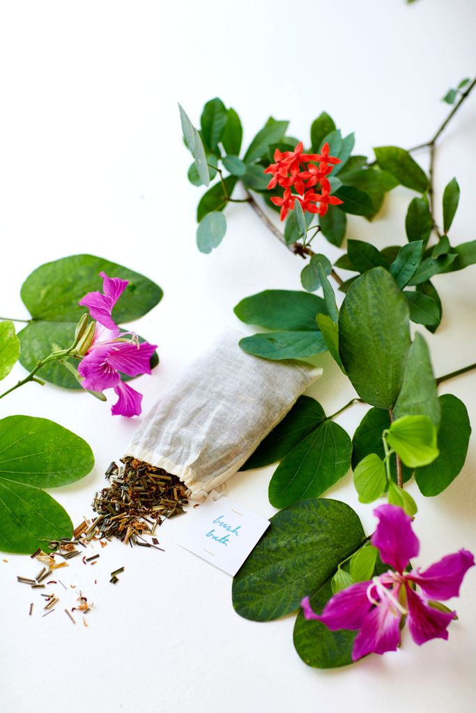 GoldenEyeResort's tweet photo. Our bush bath sachets will help you to unwind and heal! Made lovingly with lemongrass, ginger, orange peel and essential oils. 
#RewakenyourSpirit #Unwind #BushBath #Heal #Vacation #GoldenEye #IslandOutpost #Jamaica 🇯🇲 https://t.co/44YfQetnFo