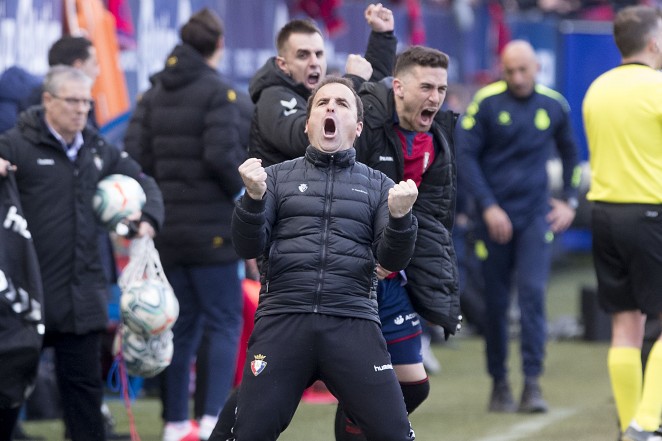 In Osasuna's return to LaLiga last season Arrasate managed to maintain the attributes that had made his team successful in Segunda: High pressure, fast, direct, offensive fullbacks and a powerful passing game.It saw them finish in the top part of the table and dream of Europe