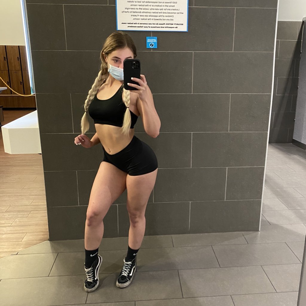 KenzieMadisonxX's tweet photo. it’s been a minute so here’s some gym booty 🍑✨ https://t.co/1m2tdNeKqg